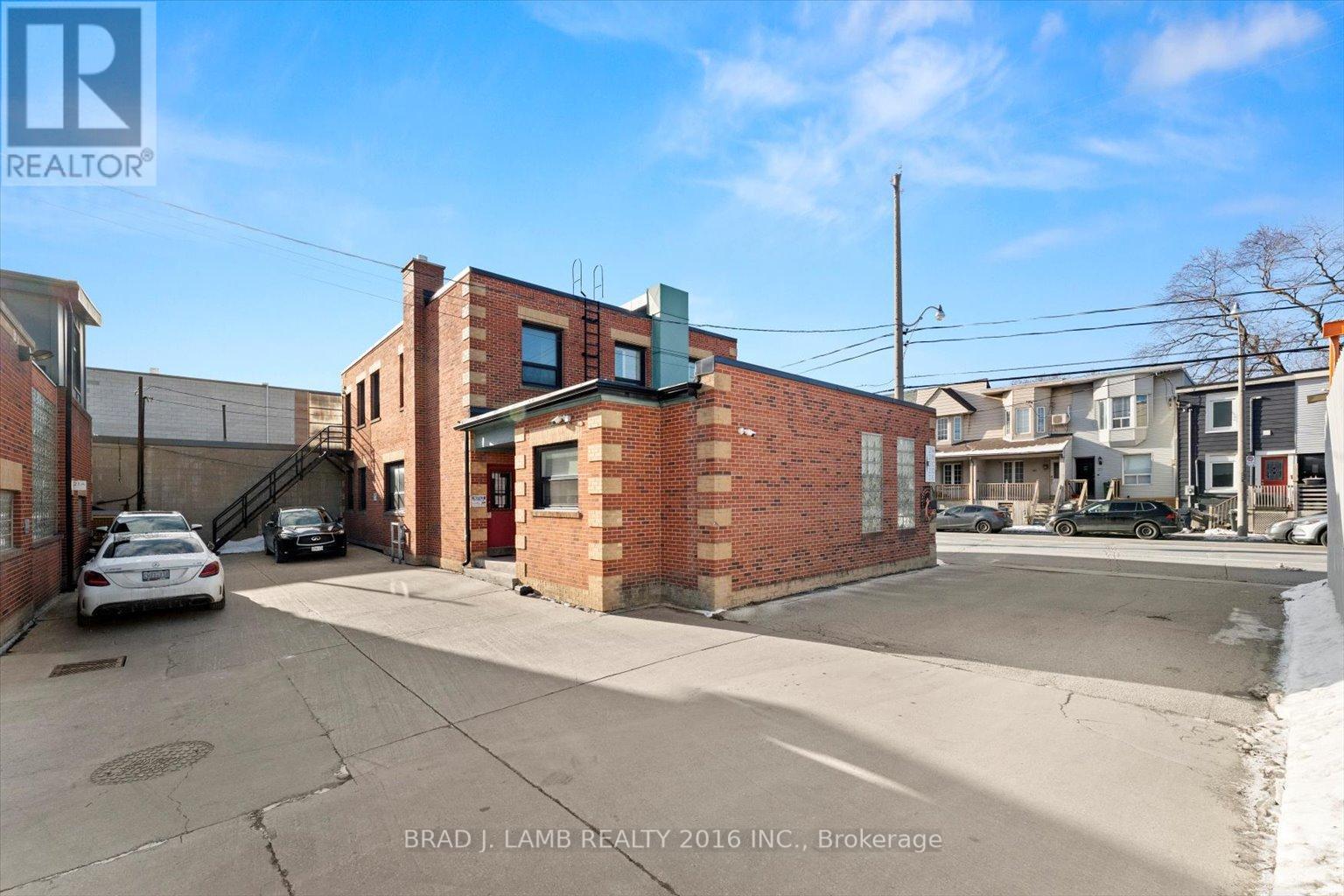 21 CARLAW AVENUE