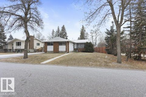 23 LORRAINE CR St. Albert AB T8N2R4