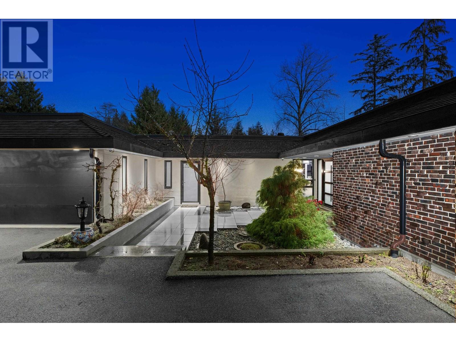 1162 CHARTWELL CRESCENT