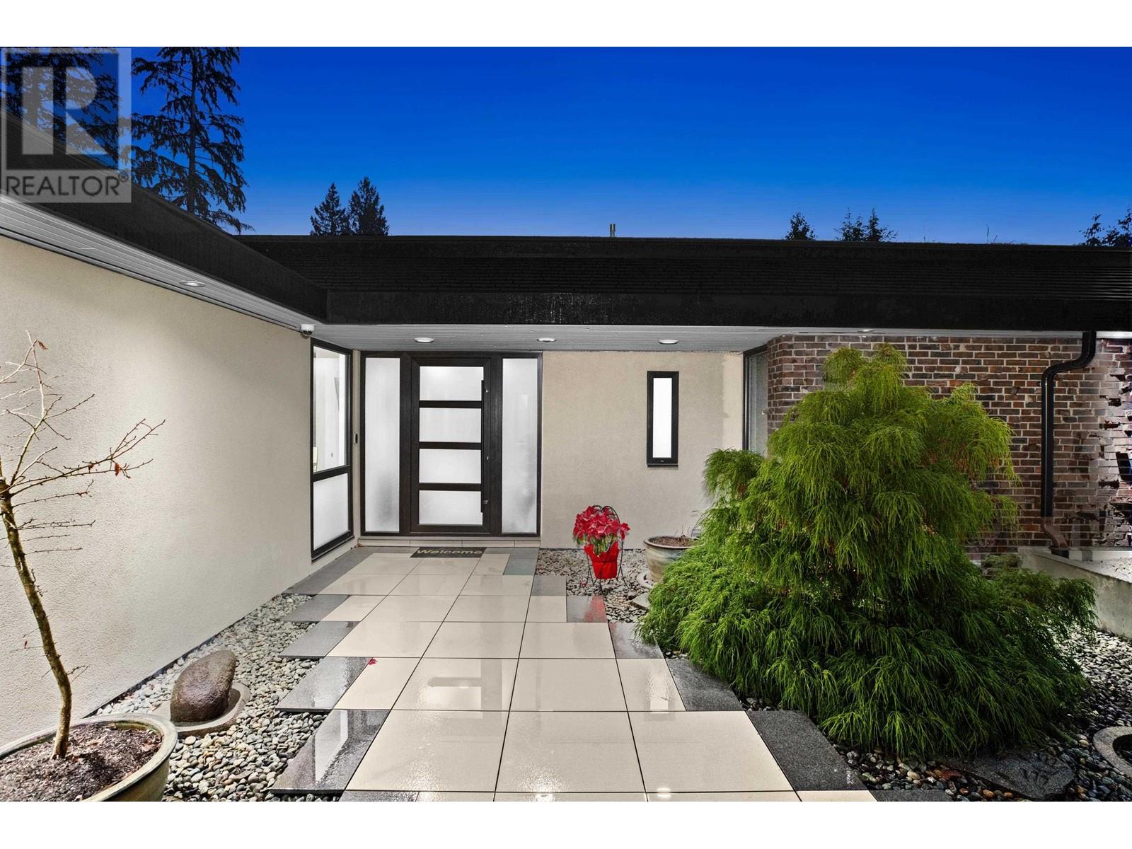 1162 CHARTWELL CRESCENT