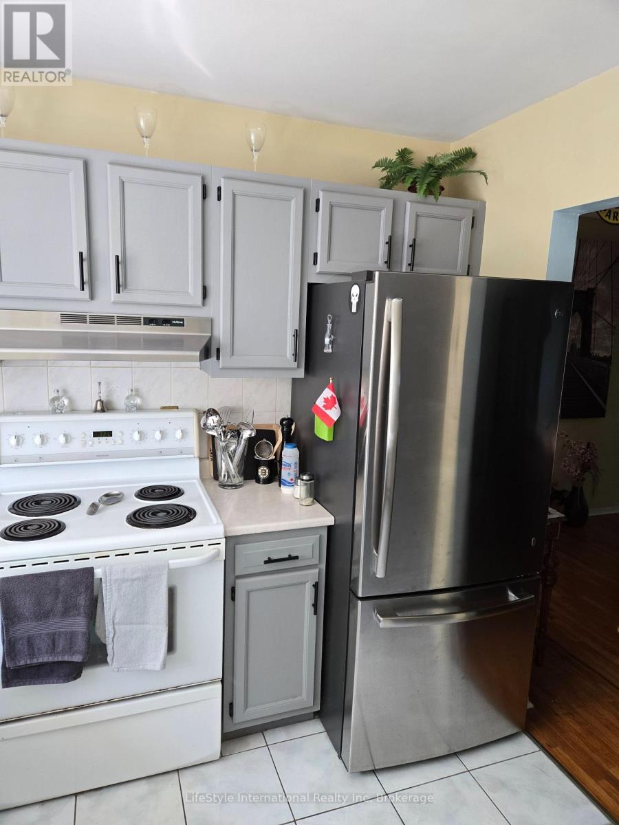 16 - 201 SILVERCREEK PARKWAY N
