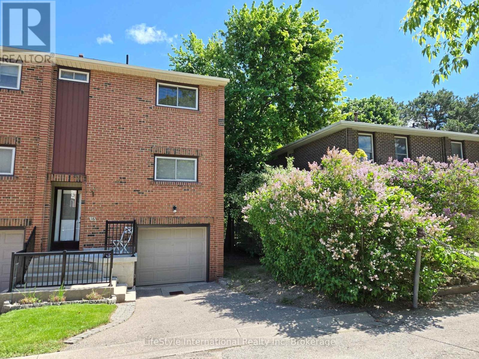 16 - 201 SILVERCREEK PARKWAY N