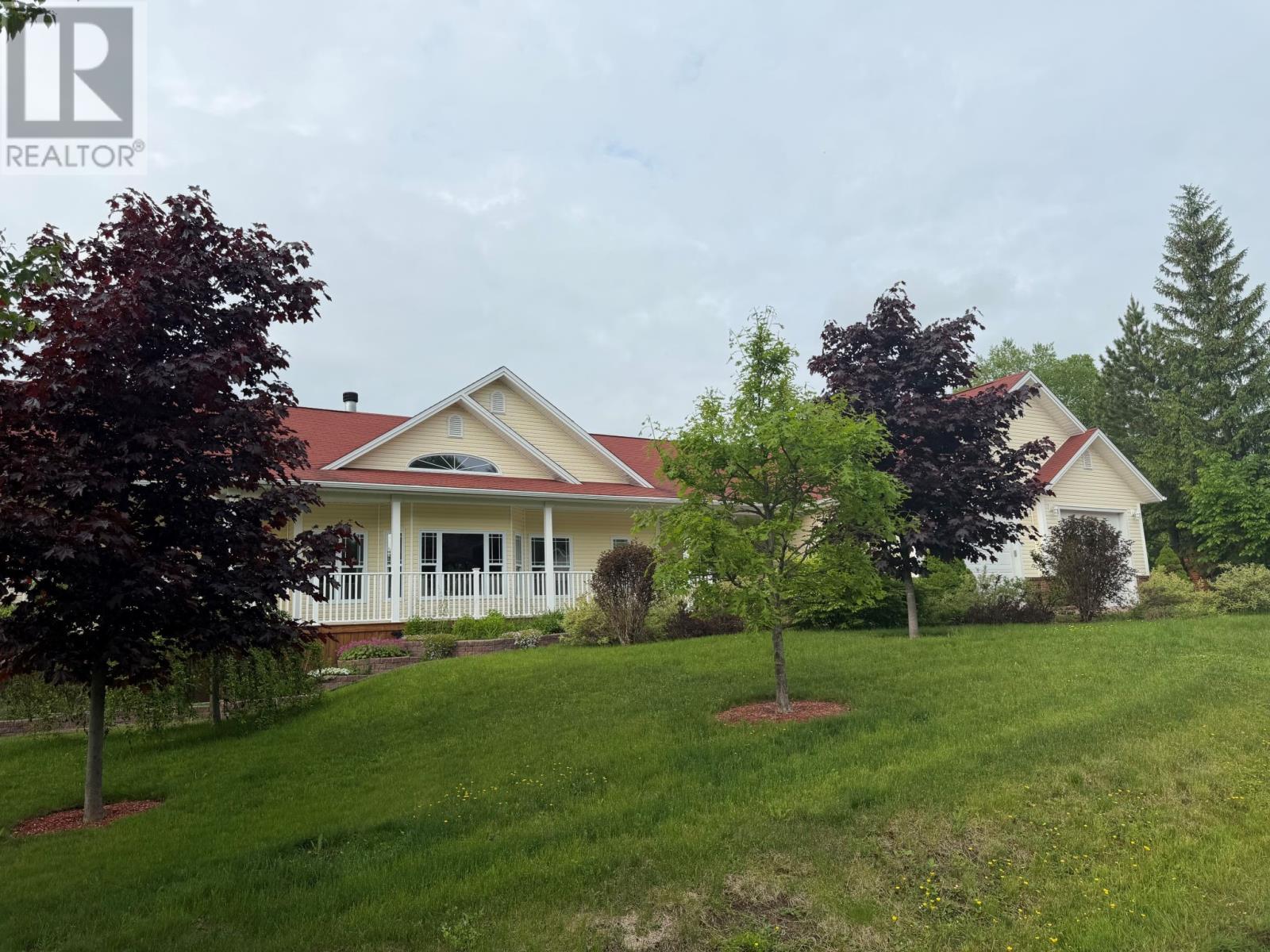 8 Lakeview Place