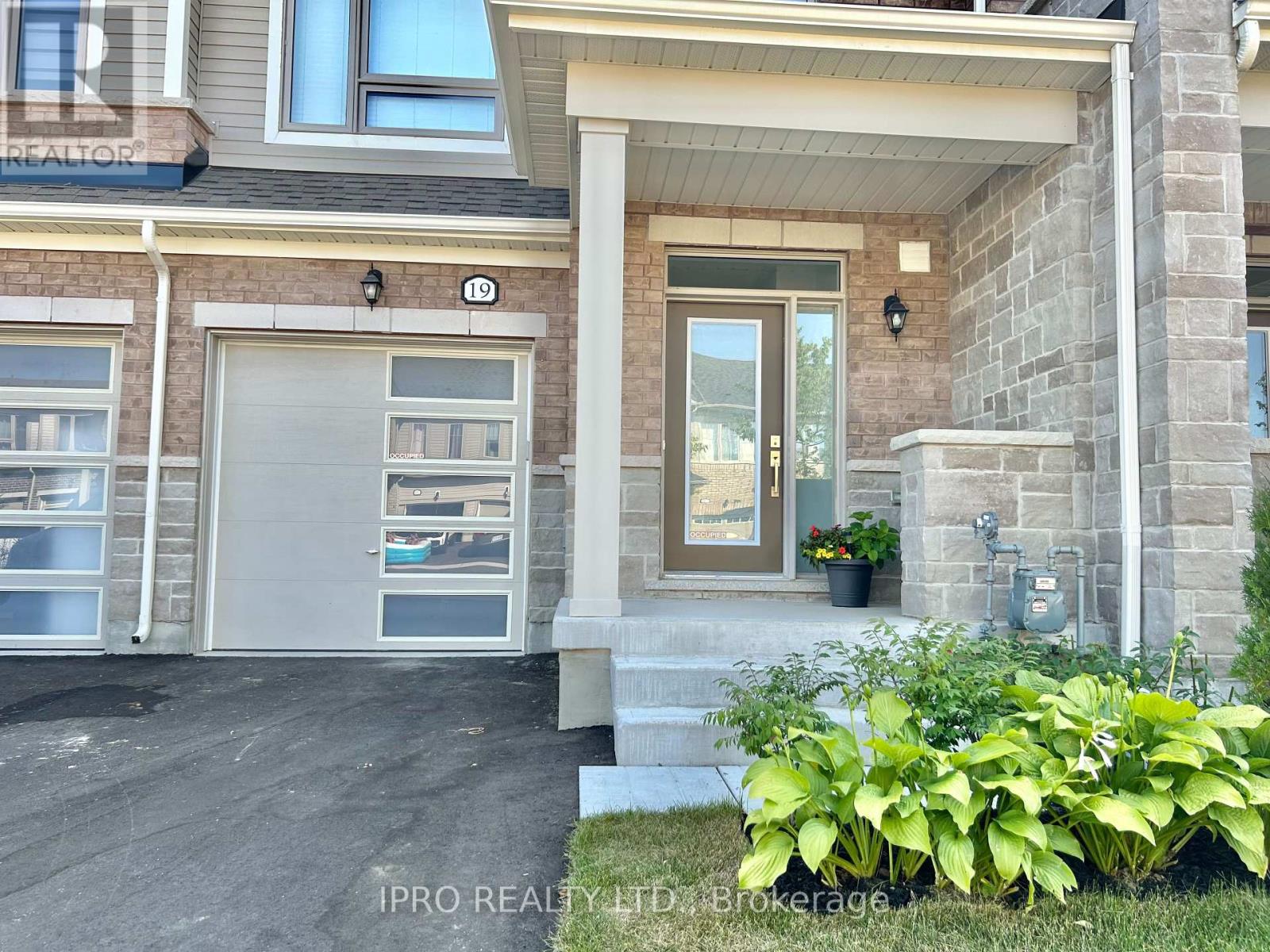19 EDMINSTON DRIVE