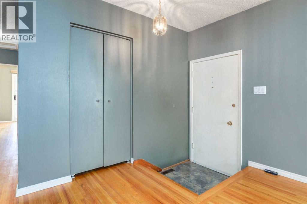 244 Maple Court Crescent SE