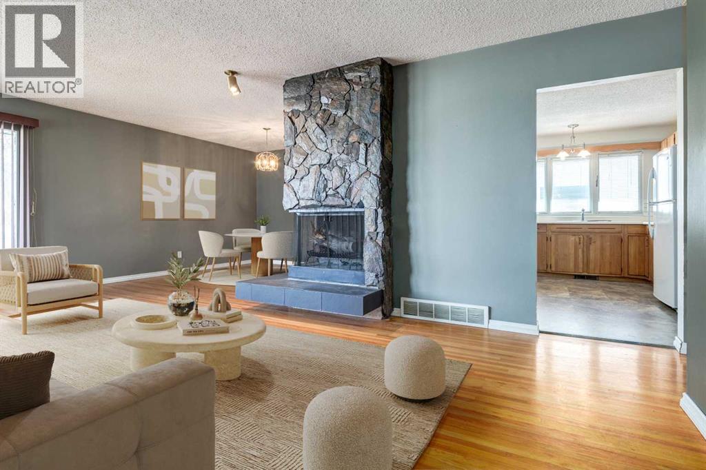 244 Maple Court Crescent SE