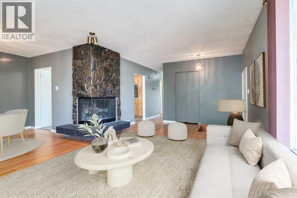 244 Maple Court Crescent SE