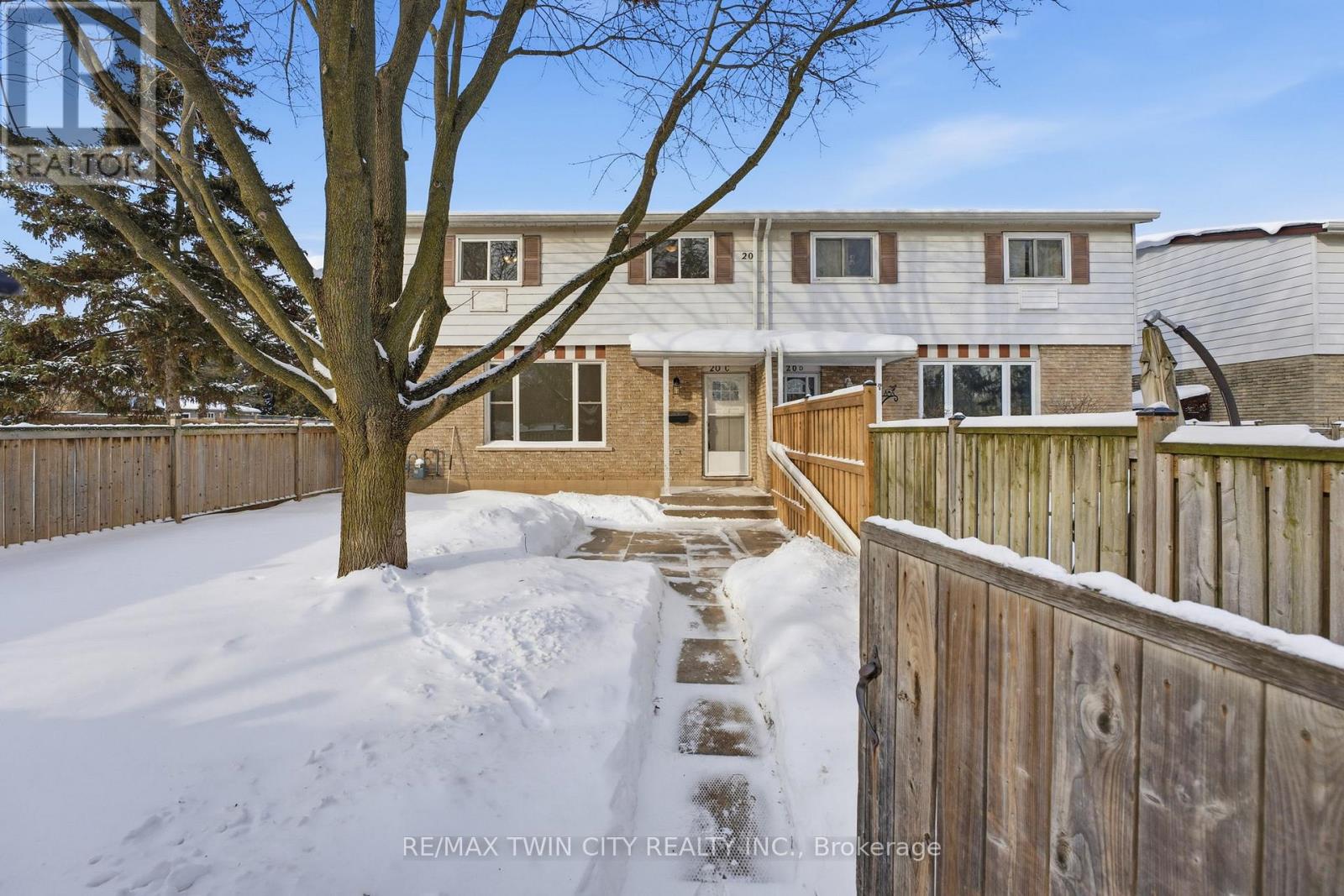 20C - 35 OAKHILL DRIVE