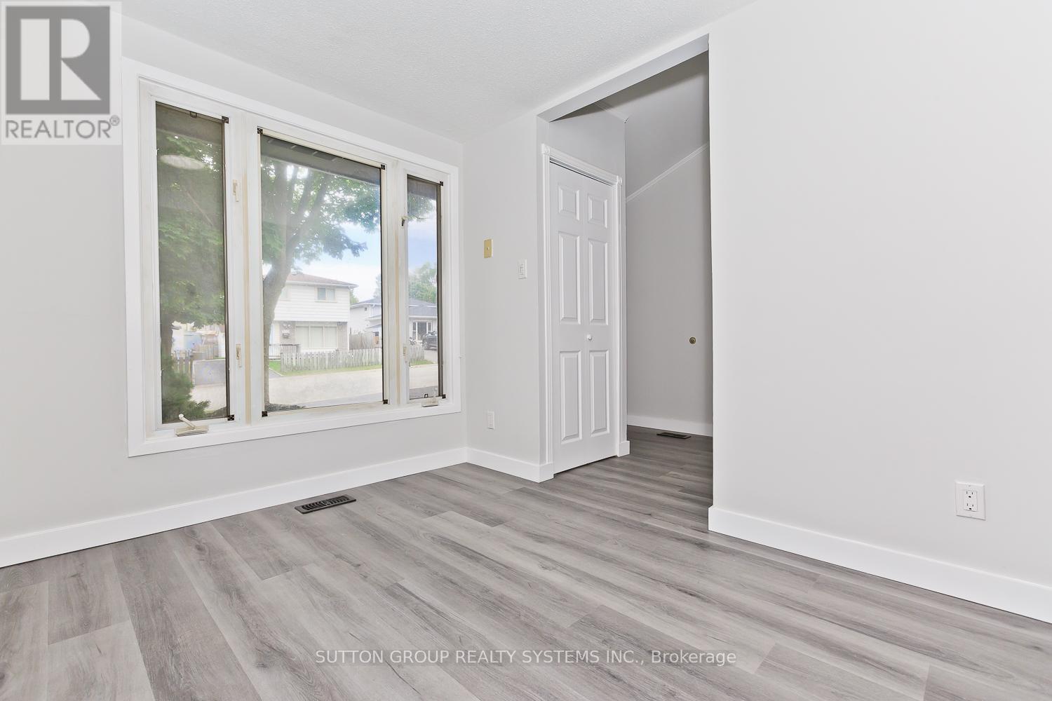 504 PINETREE CRESCENT