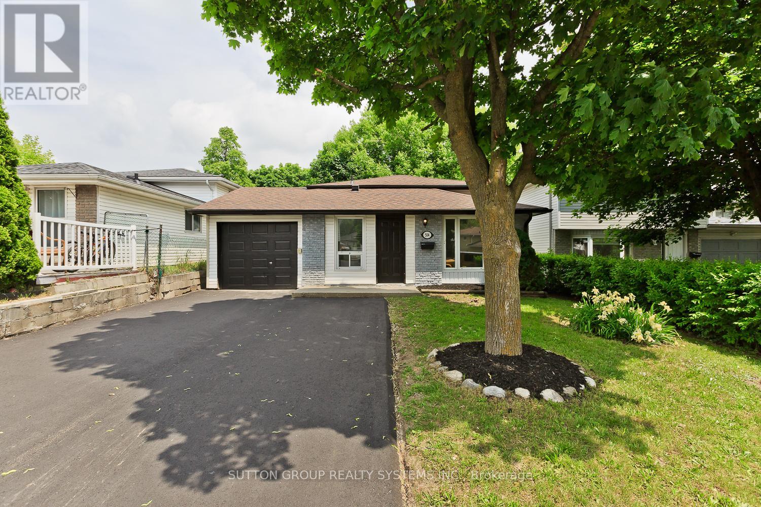 504 PINETREE CRESCENT