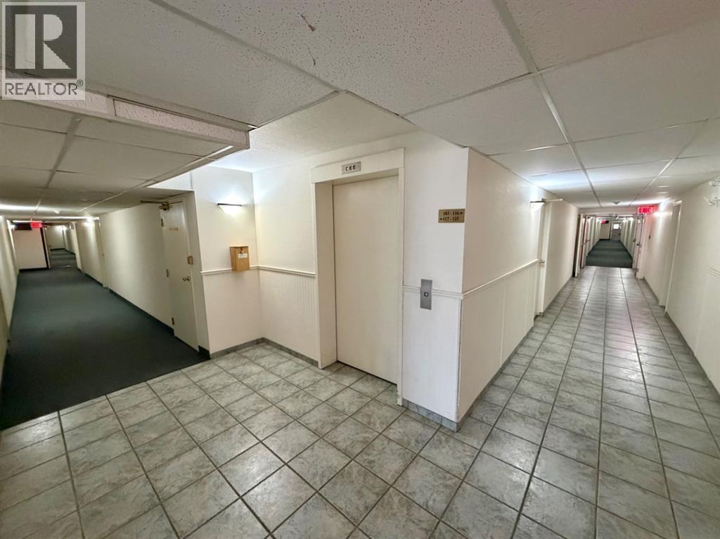 221, 620 Columbia Boulevard W