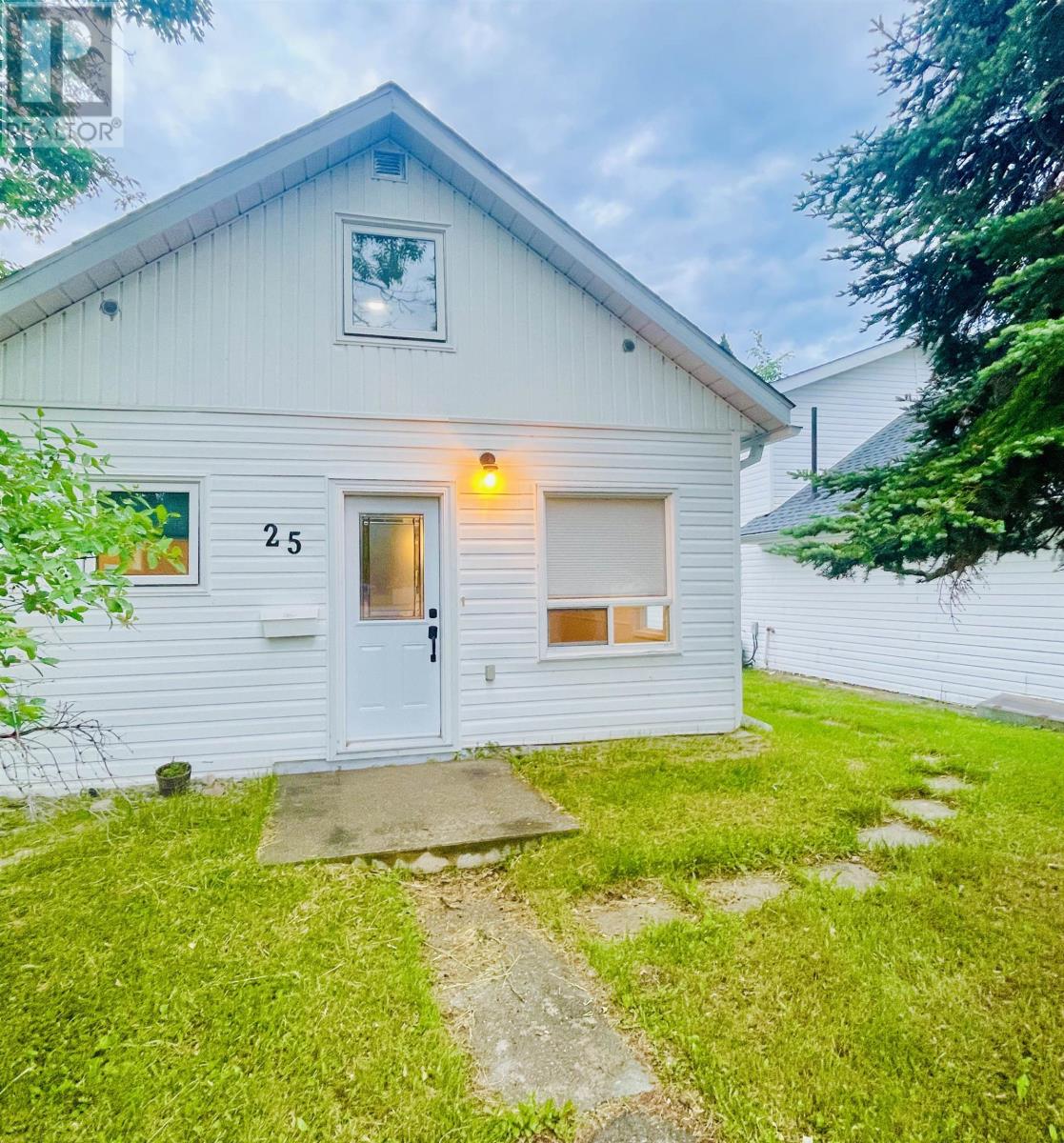 Photo 1 of 40 — 25 Casimir AVE, Dryden, ON P8N2G3