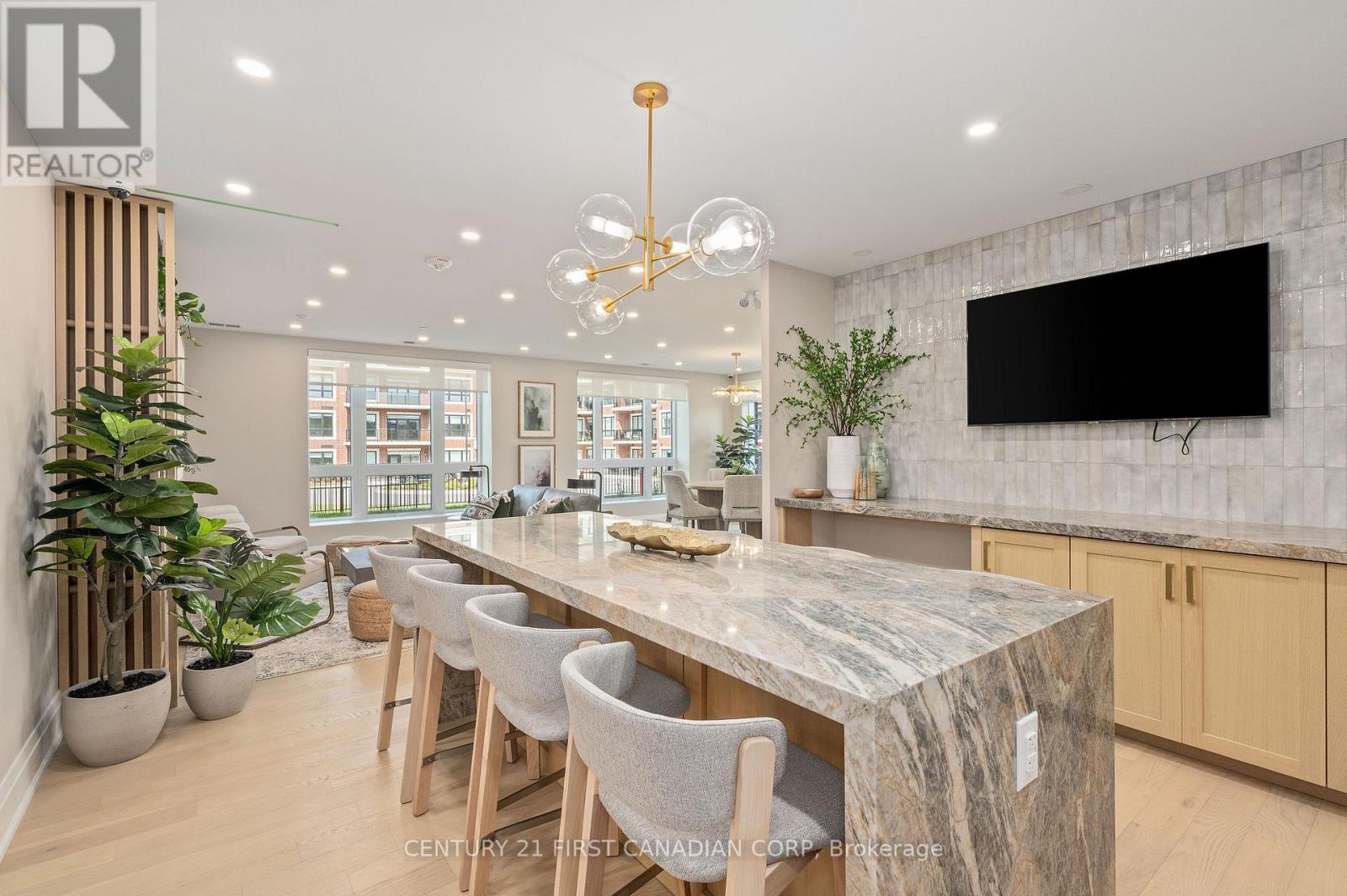 206 - 1560 UPPER WEST AVENUE