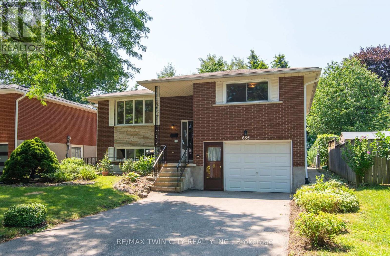 635 CEDARGROVE PLACE