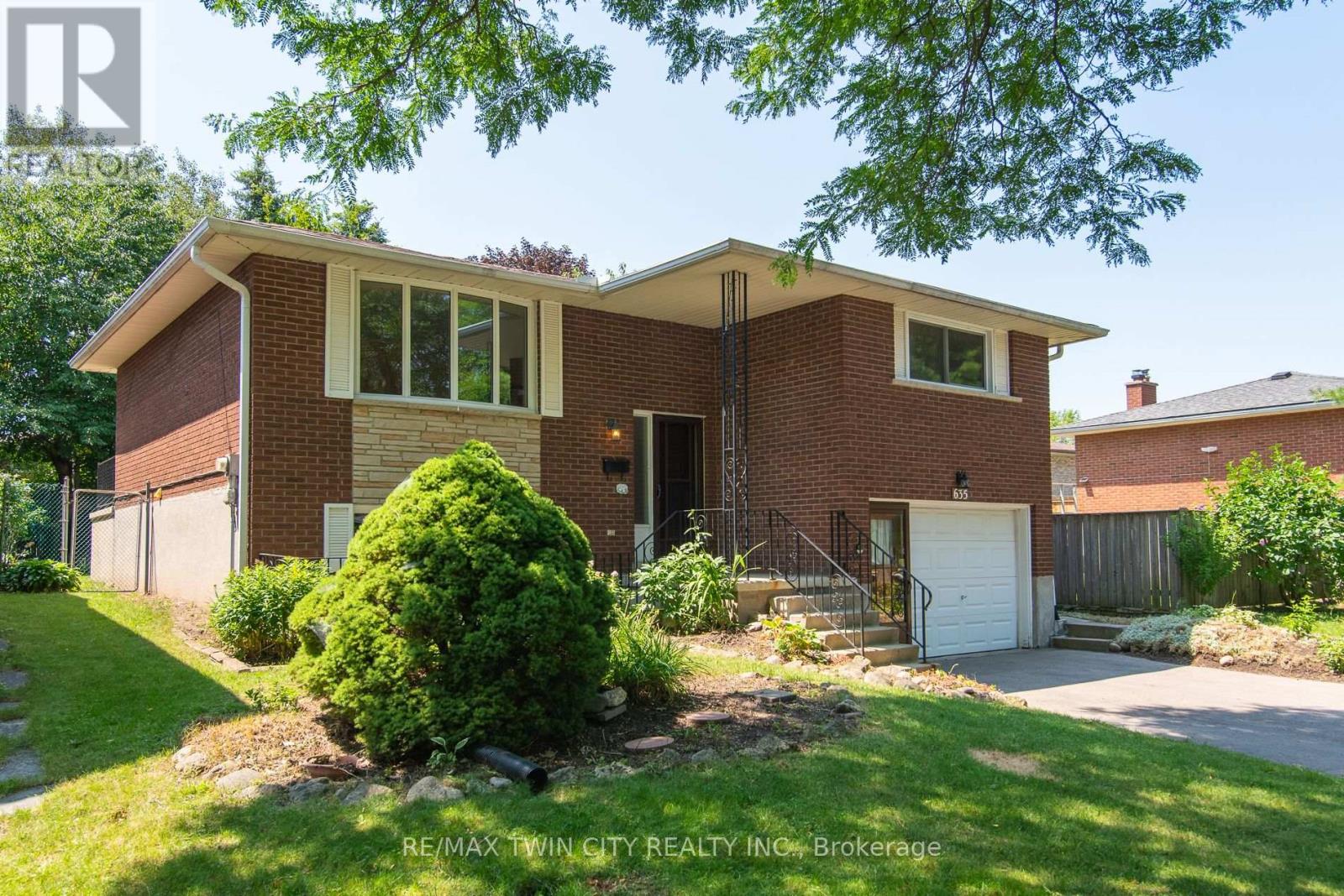 635 CEDARGROVE PLACE