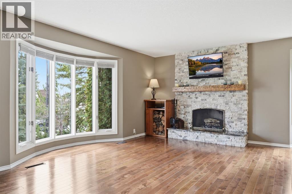 330 Silver Ridge Crescent NW
