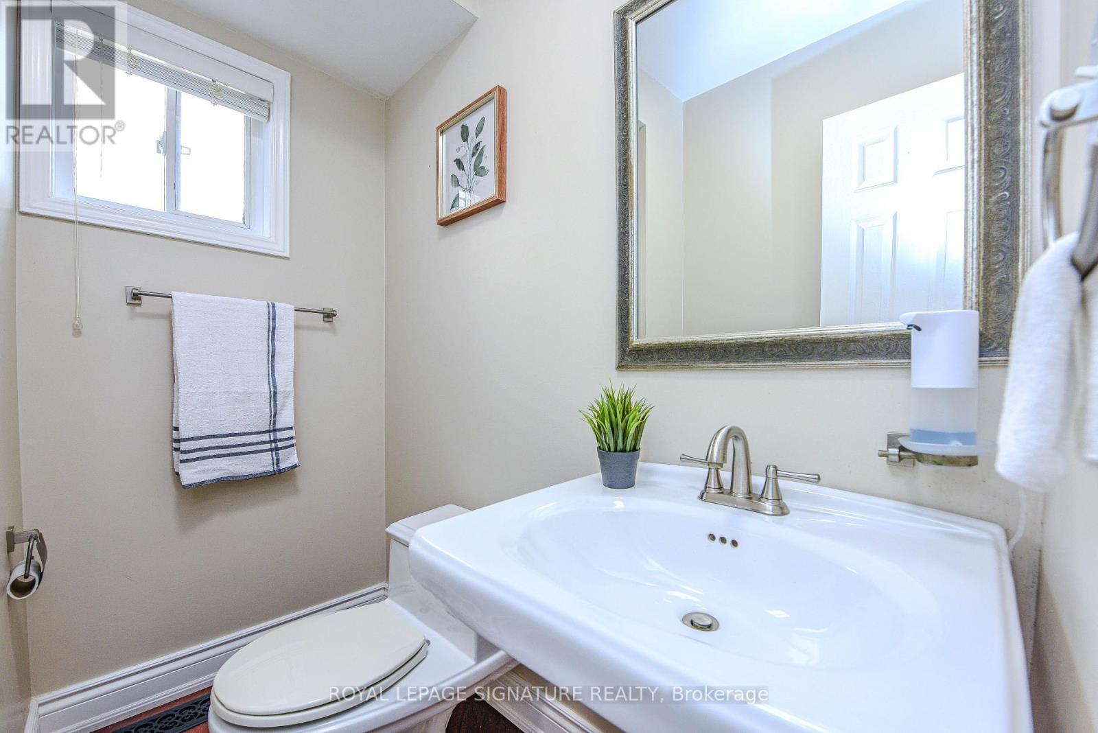 2547 RAGLAN COURT
