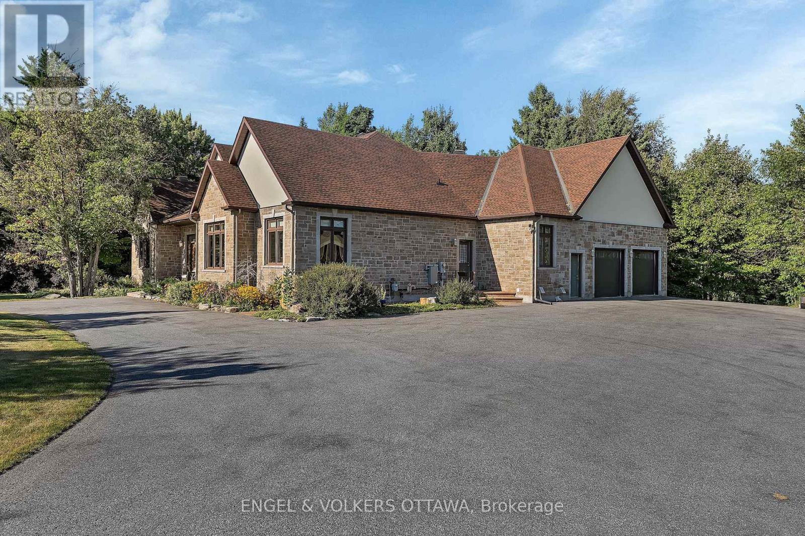 1836 WHITEMARSH CRESCENT