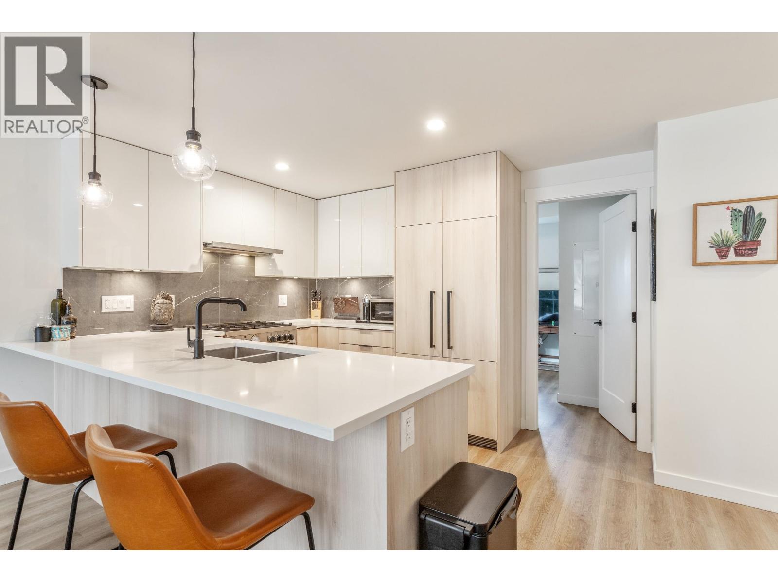 6 237 RIDGEWAY AVENUE