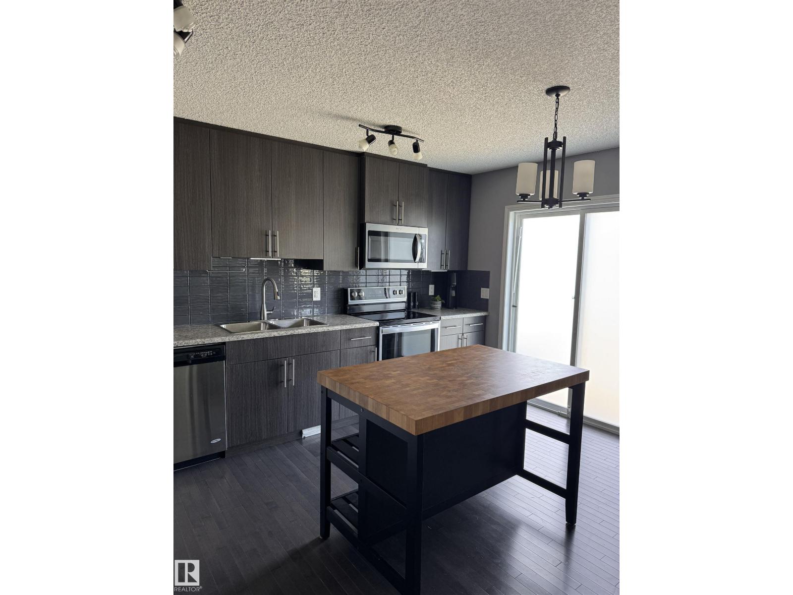 #18 13838 166 AV NW NW
