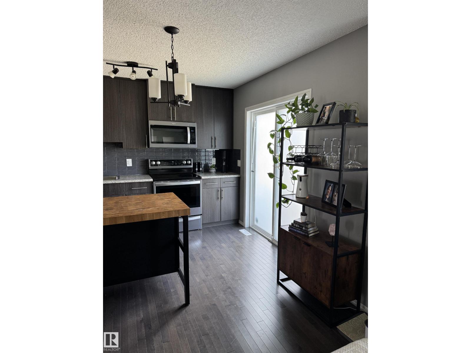 #18 13838 166 AV NW NW