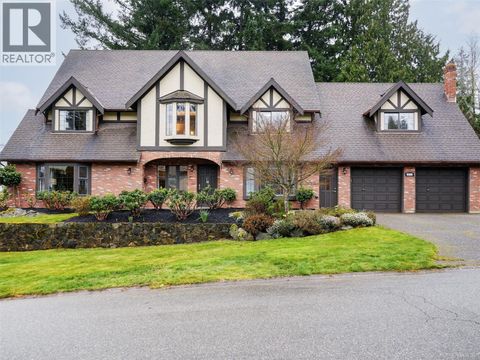 4758 Amblewood Dr Saanich BC V8Y2S3