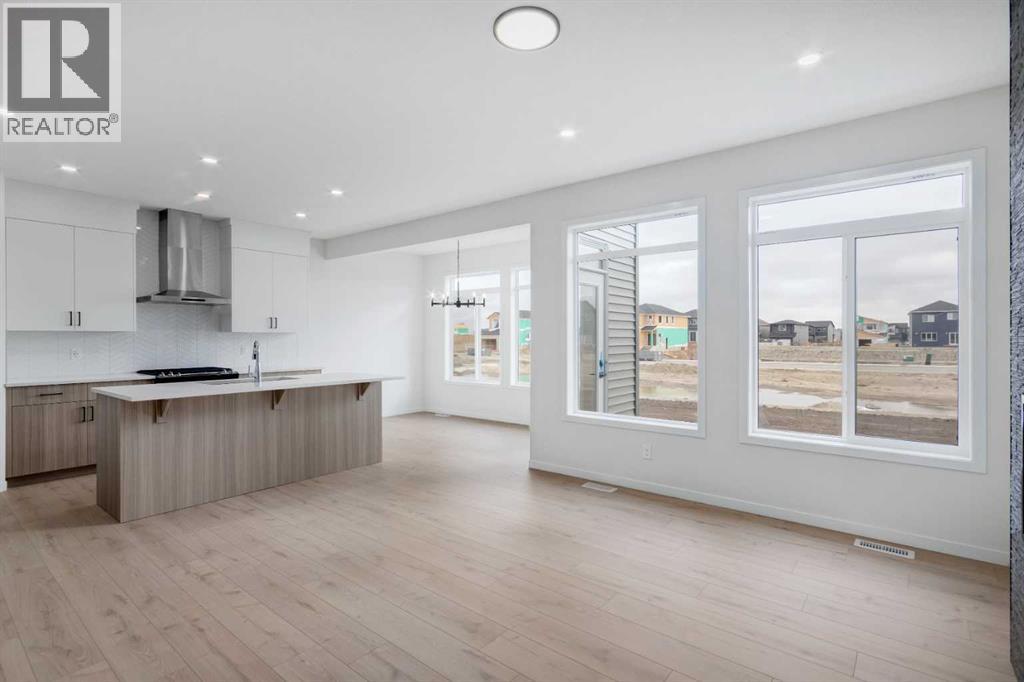 370 Corner Glen Way NE