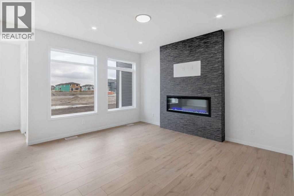 370 Corner Glen Way NE