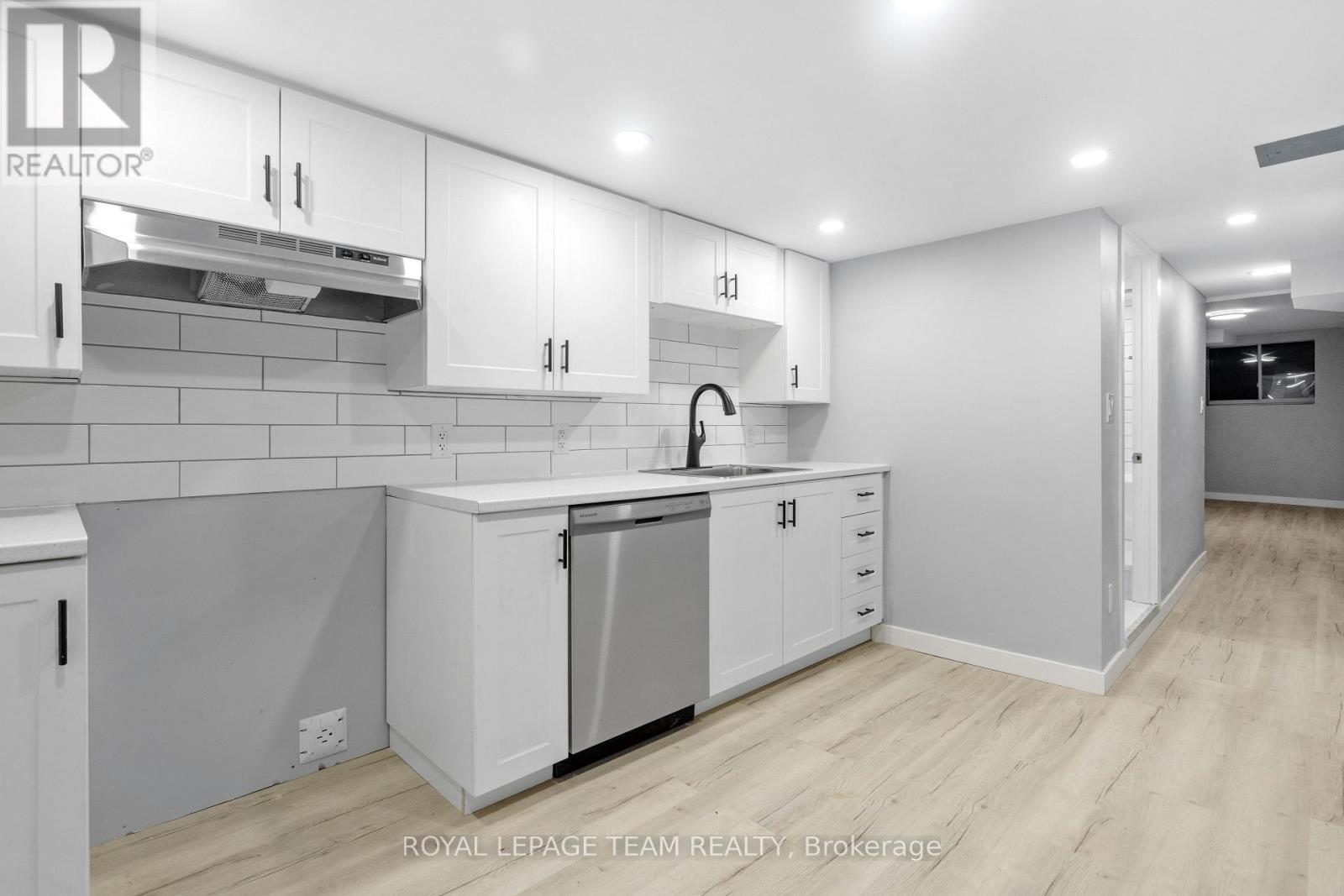 883 SOMERSET STREET W