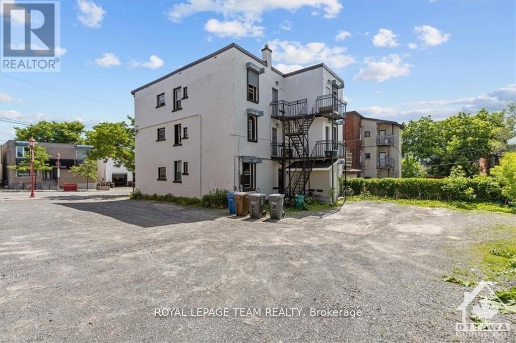 883 SOMERSET STREET W