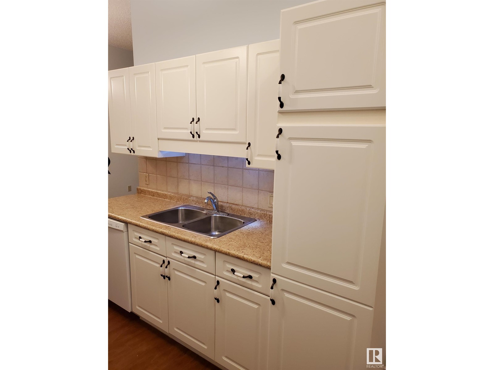 #104 11446 40 AV NW