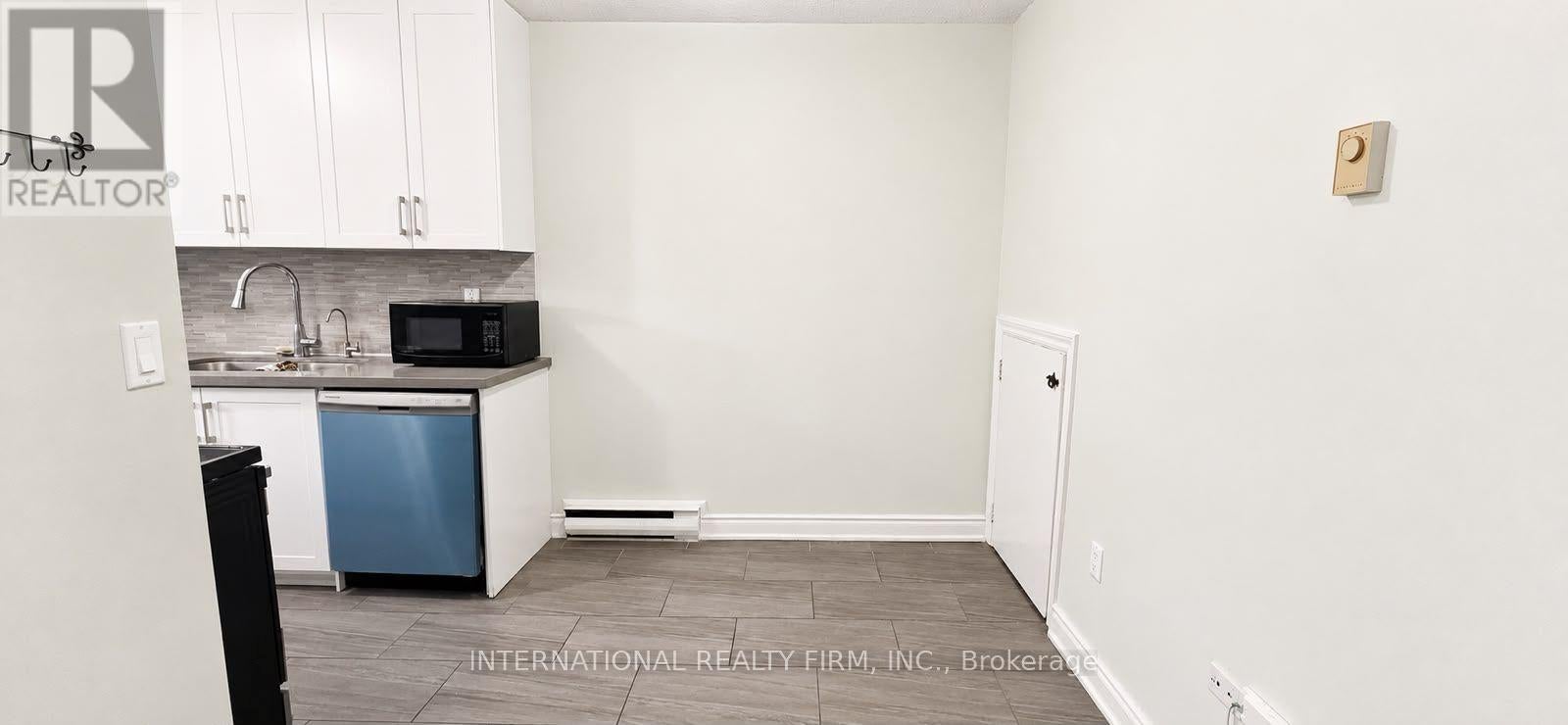 308 - 40 SUNNY GLENWAY