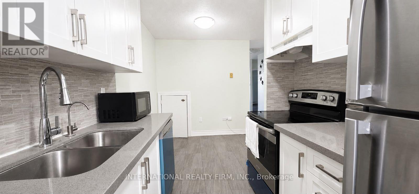 308 - 40 SUNNY GLENWAY