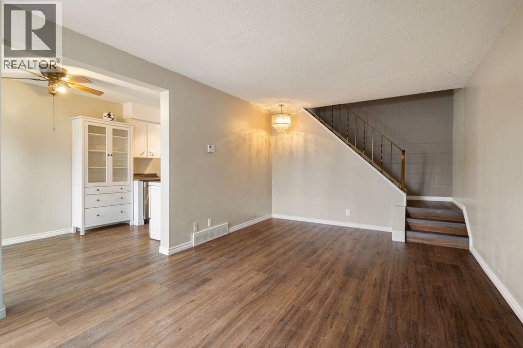 6, 6147 Buckthorn Road NW