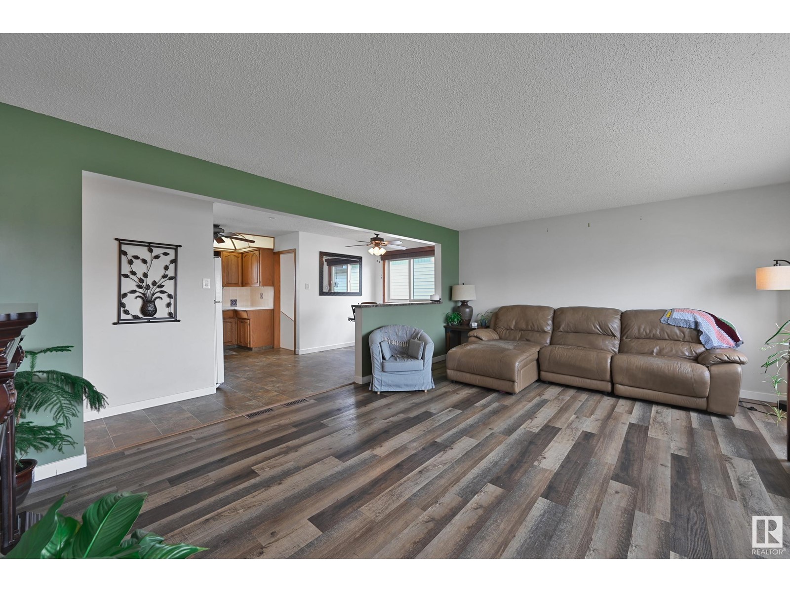7820 130 AV NW