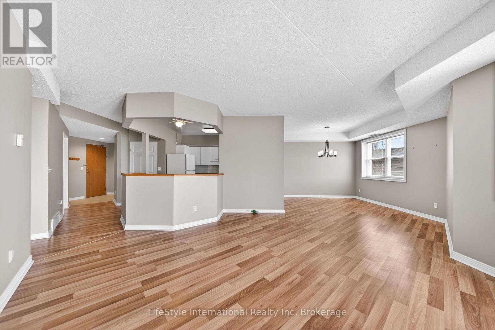 209 - 208 SILVERCREEK PARKWAY N