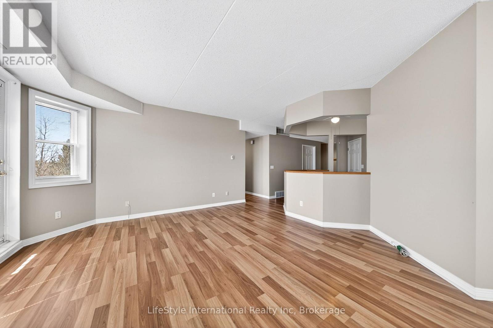 209 - 208 SILVERCREEK PARKWAY N