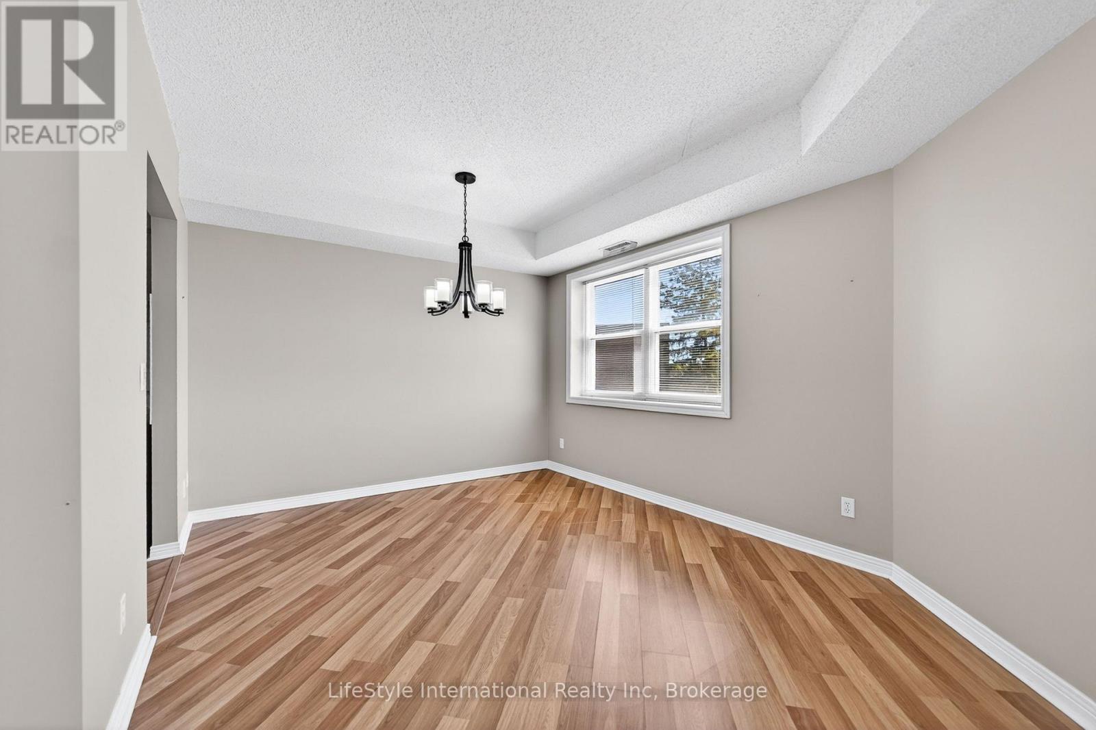 209 - 208 SILVERCREEK PARKWAY N