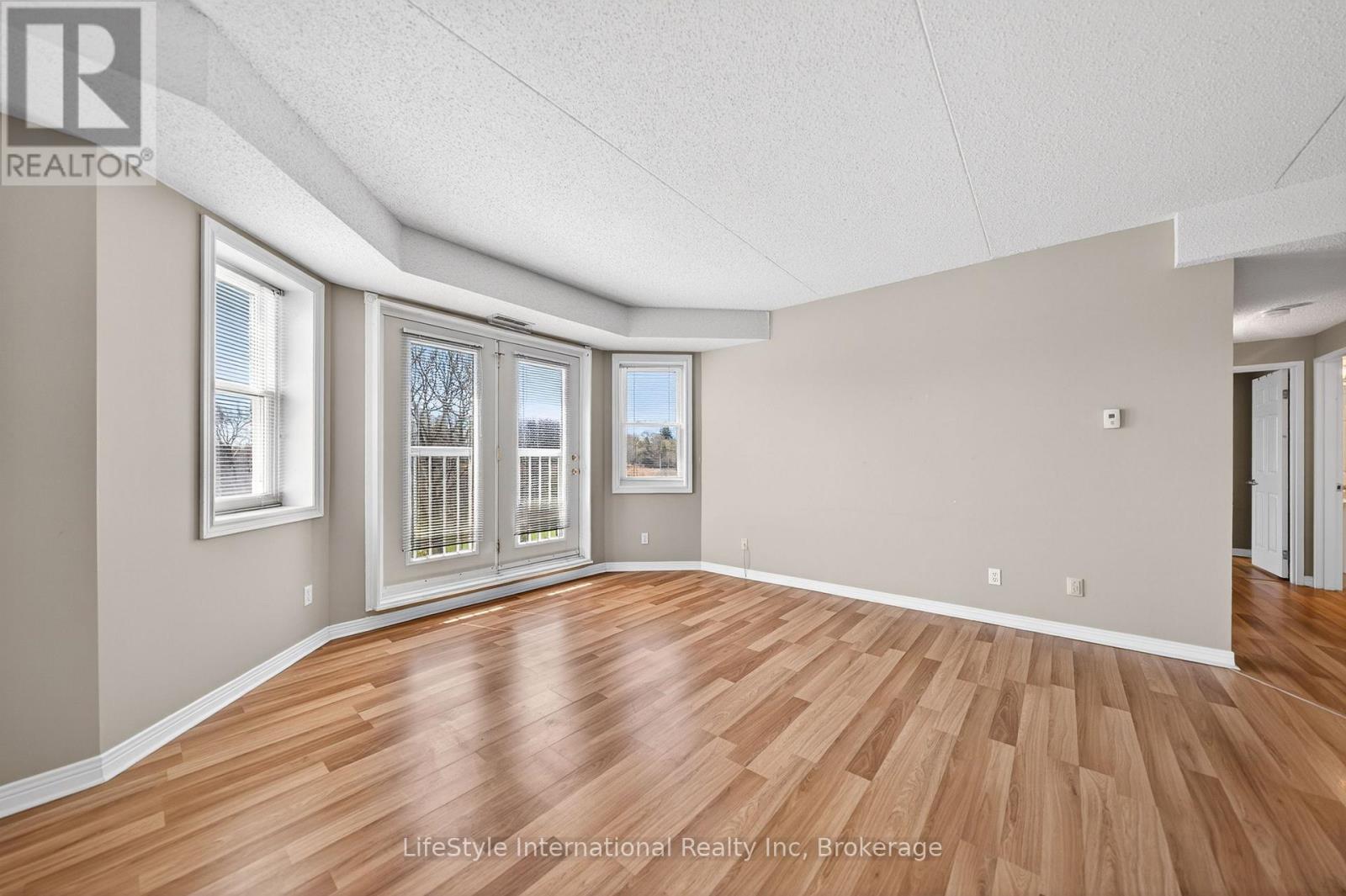 209 - 208 SILVERCREEK PARKWAY N