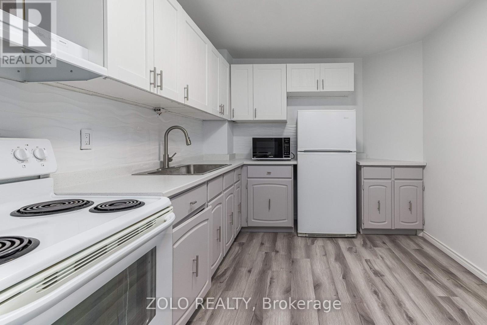 909 - 66 GREENVIEW DRIVE