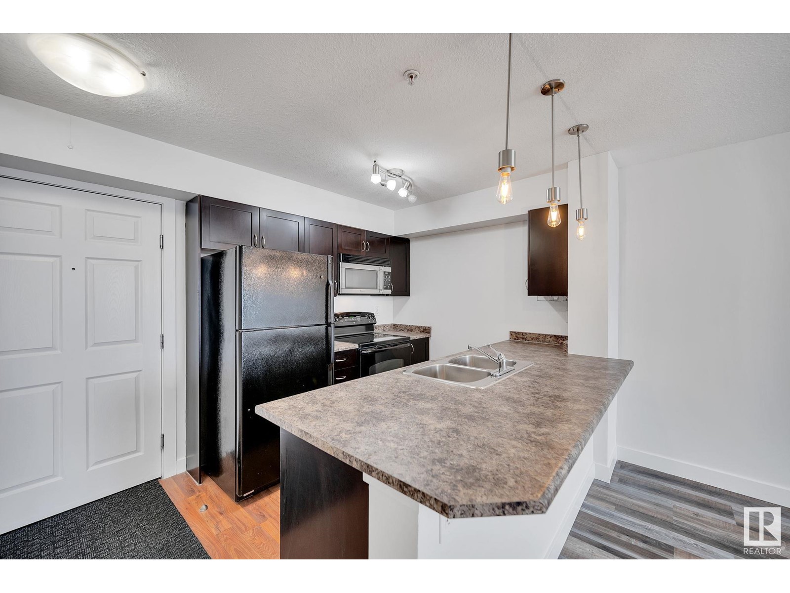 #112 920 156 ST NW