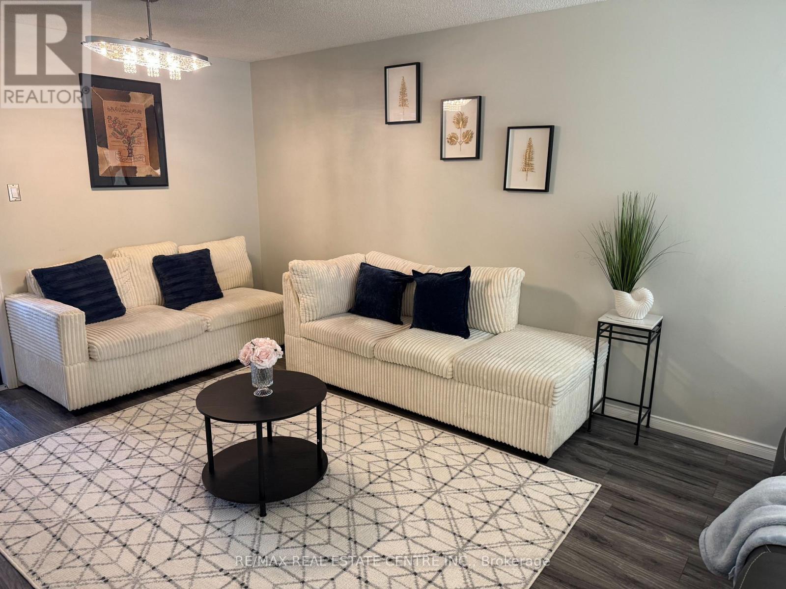 33 MIDDLEMISS CRESCENT N