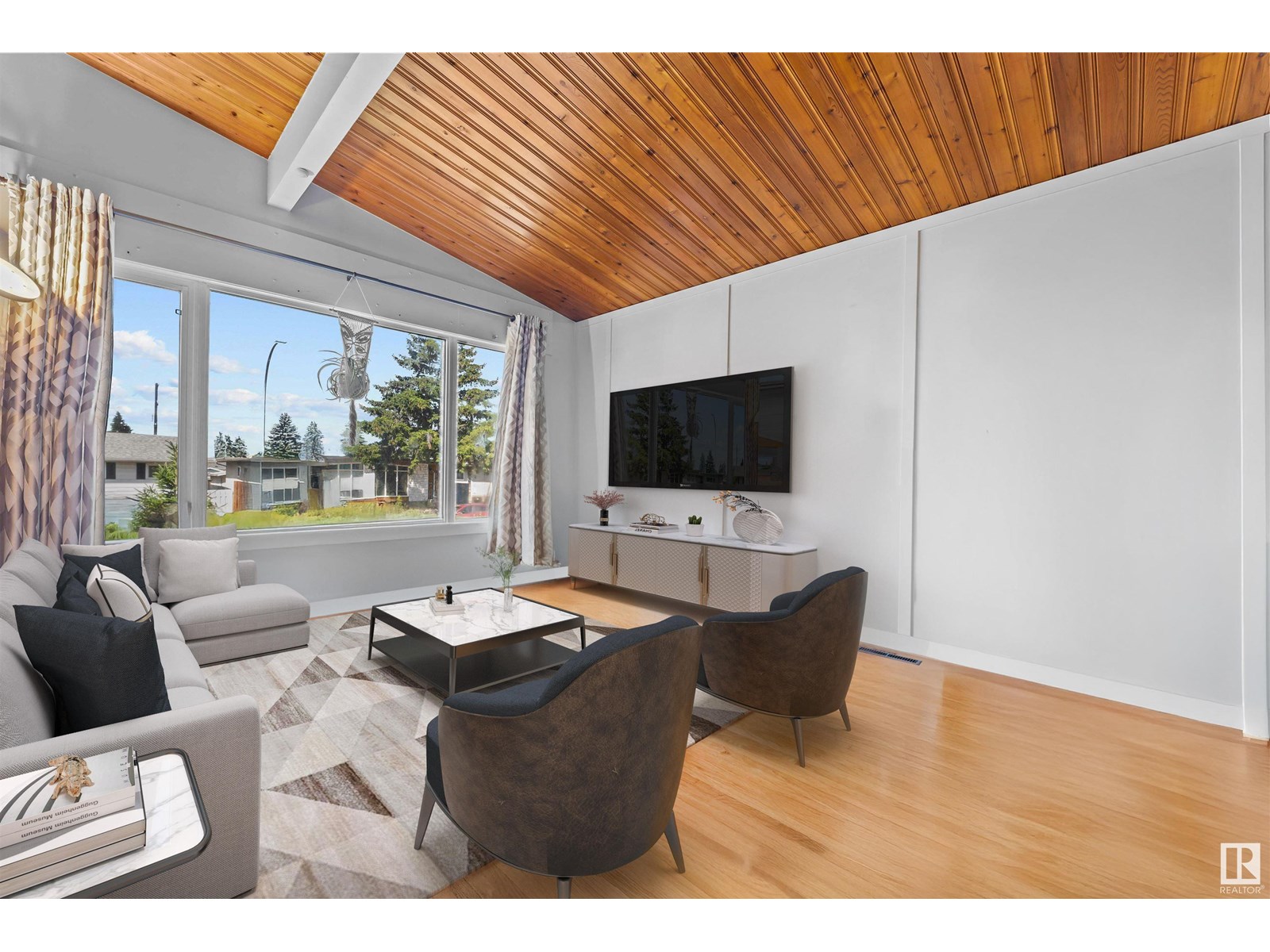 13215/17 102 ST NW
