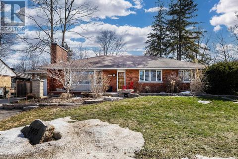 2055 THORNE AVENUE Ottawa ON K1H5X4