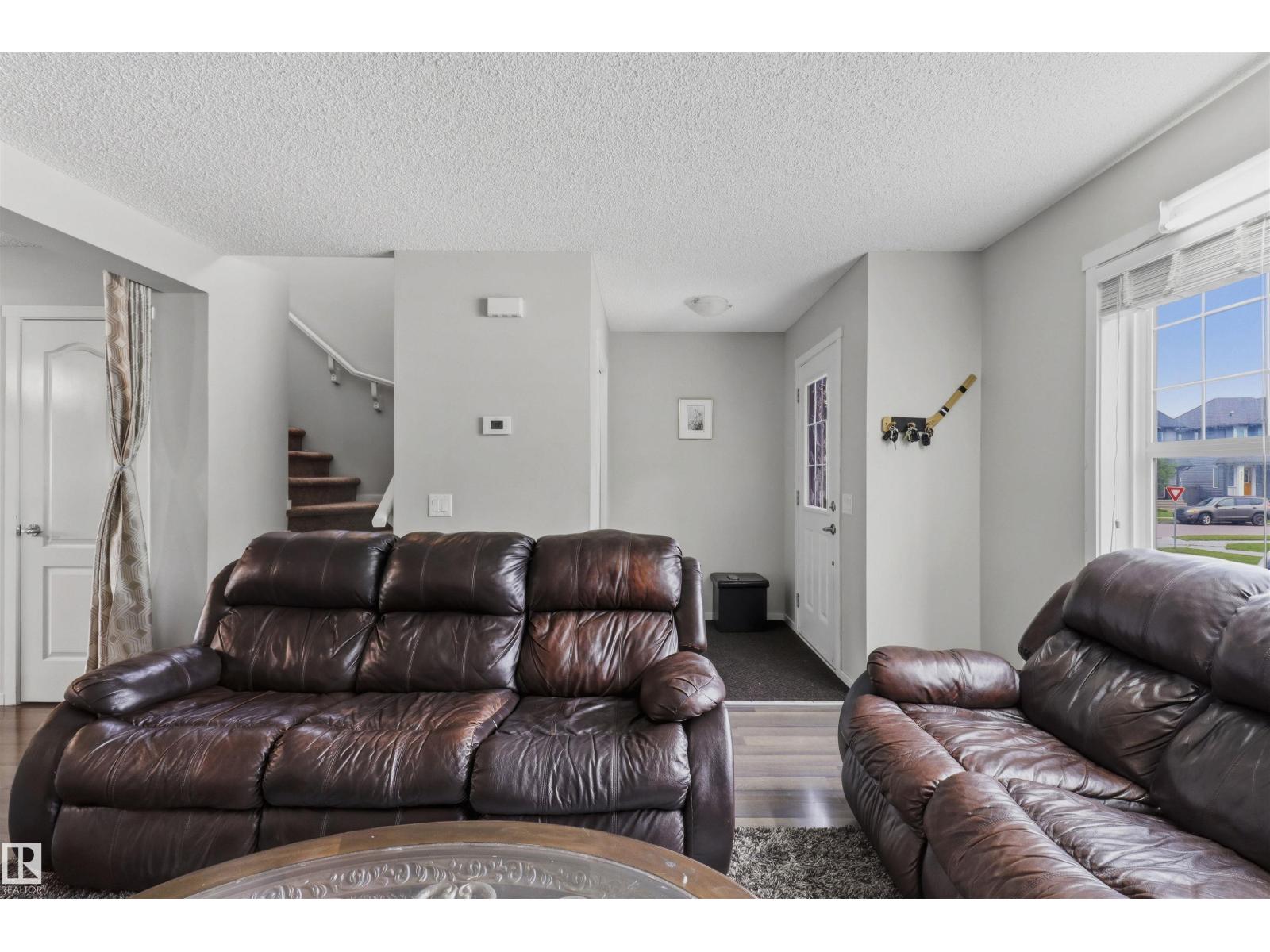 1528 35 AV NW NW