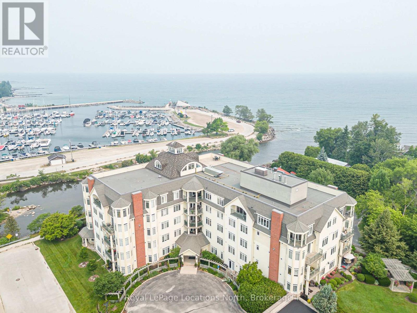 103 - 10 BAY STREET E