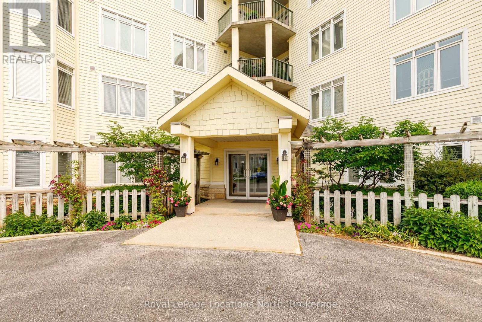 103 - 10 BAY STREET E