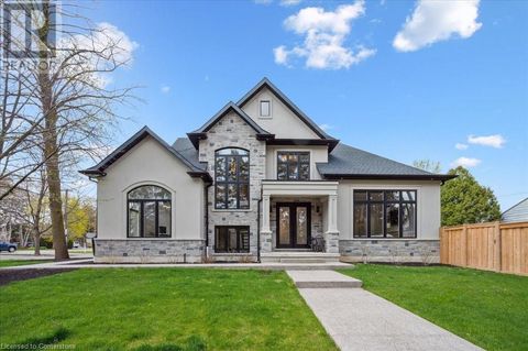 817 KING Road Burlington ON L7T3K8