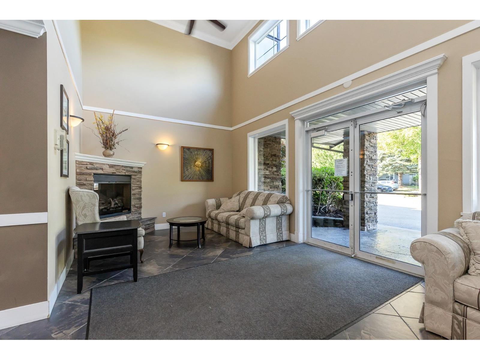 305 2038 SANDALWOOD CRESCENT