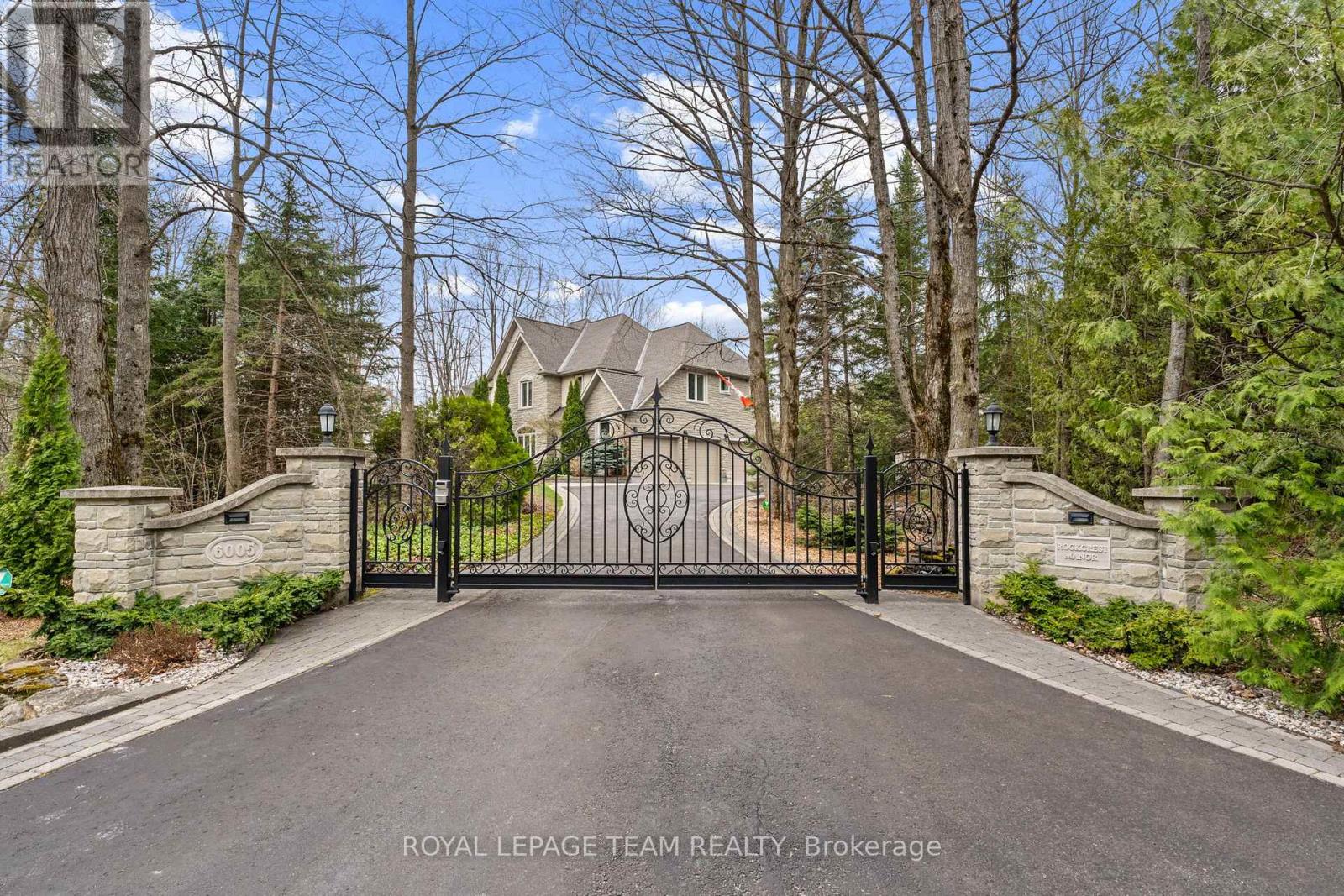 6005 EARLSCOURT CRESCENT